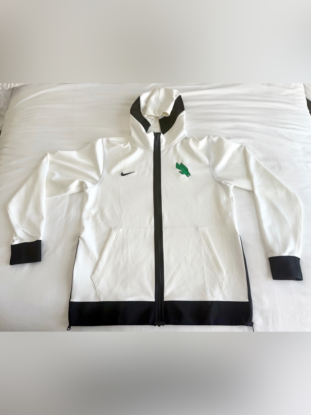 NWOT Nike Team-Issued White Nike Full Zip Jacket - L